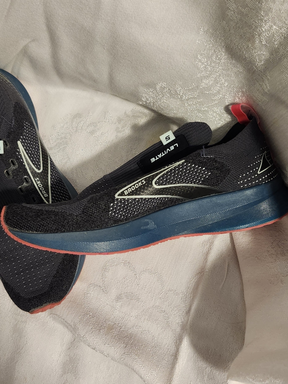 Brooks Levitate Slip-On Size 8 Running Shoes - Navy with Pink Accents - Picture 2 of 4
